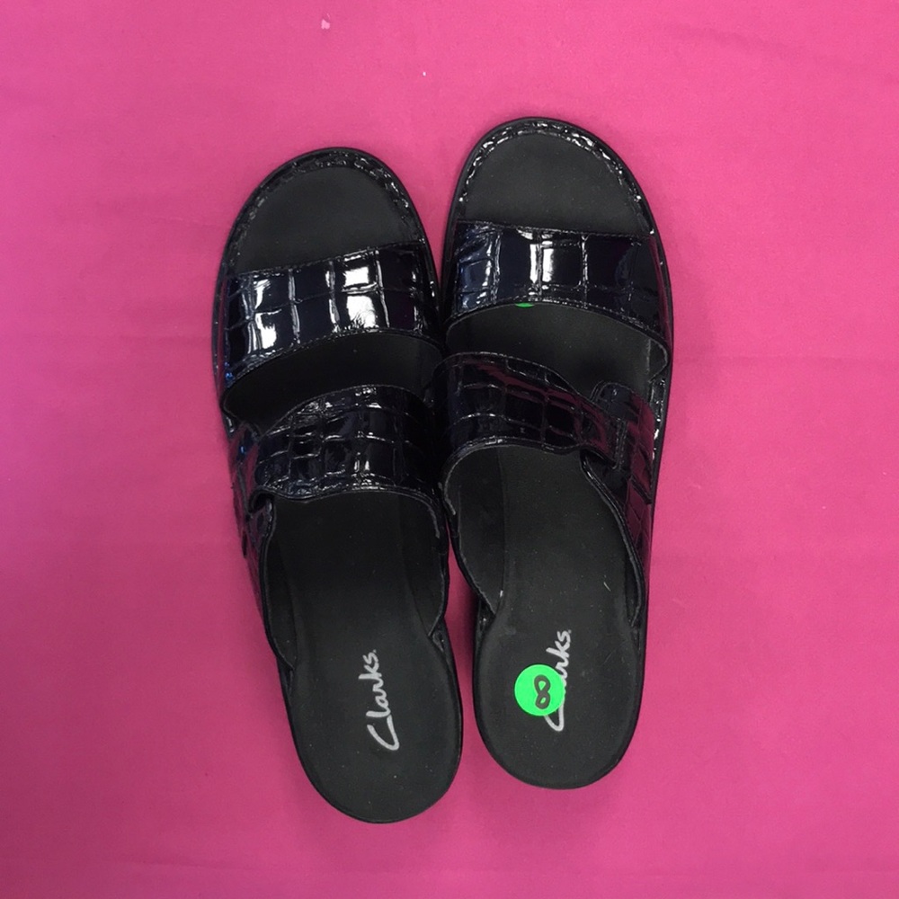 Nwot black Clark sandals